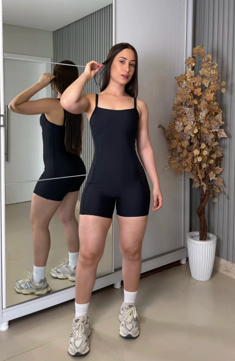 Macaquinho sem empina com bolsos laterais